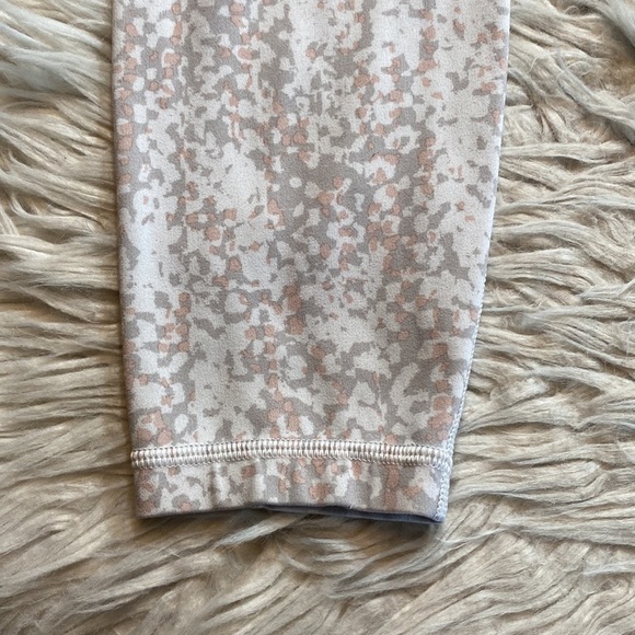 Athleta Salutation Stash Pocket Serpent Tight Leggings White sz S - Picture 6 of 10